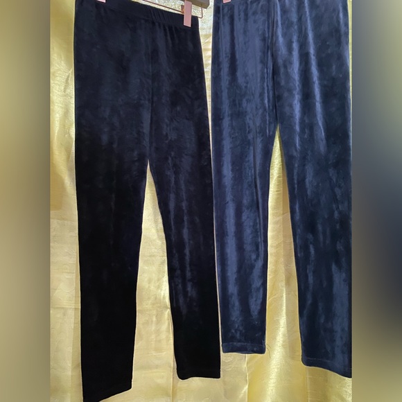 gray and black velvet leggings comes as a pair. - Picture 4 of 5